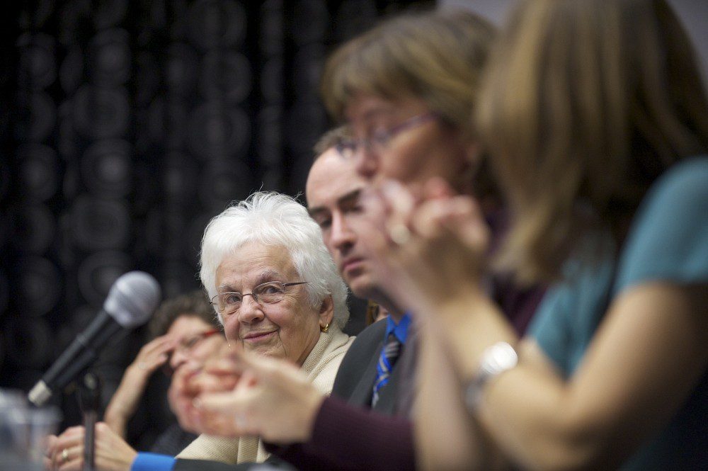 Micheline Dumont lors d’une table ronde sur l’histoire des femmes au Québec, au 65e Congrès de l’IHAF (Sherbrooke, octobre 2012). Photo : Michel Caron